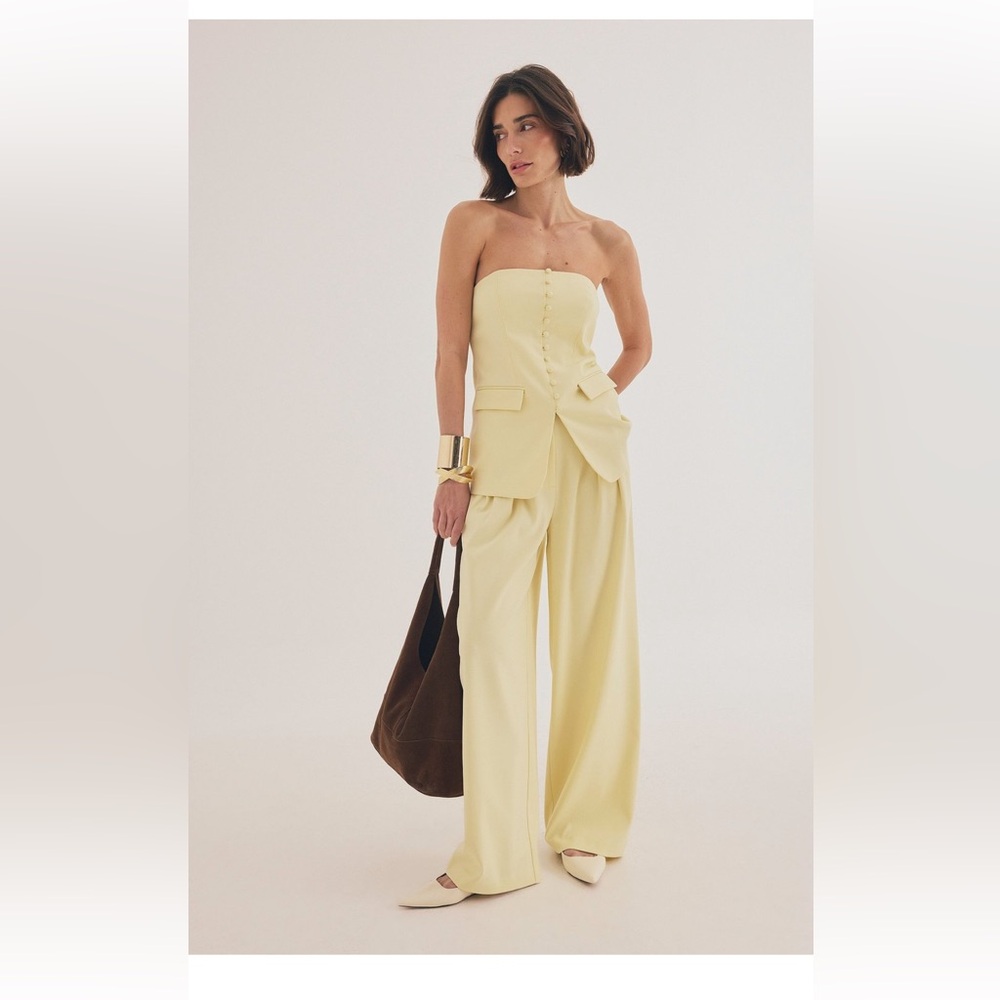 na-kd fashion pale yellow pleated trousers size 34 - 26” waist